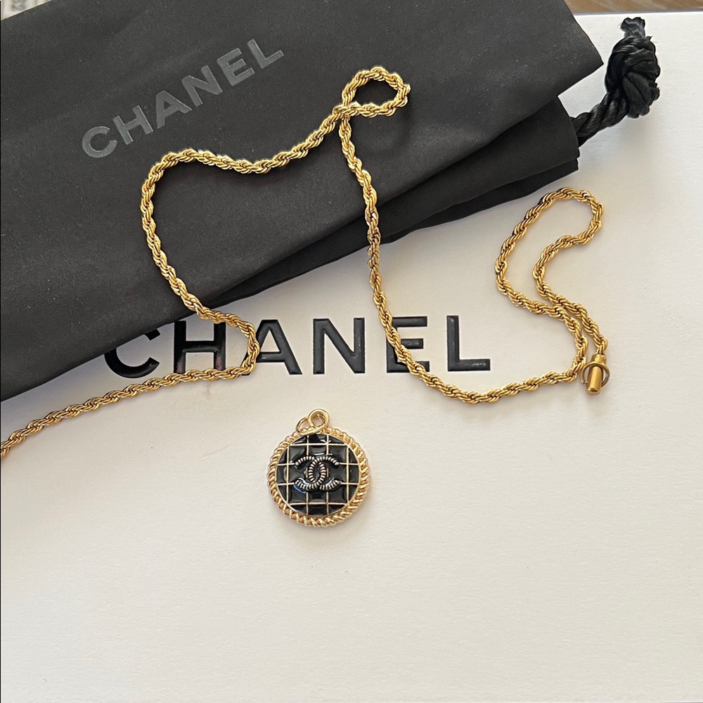 CHANEL Gold and Black round pendant